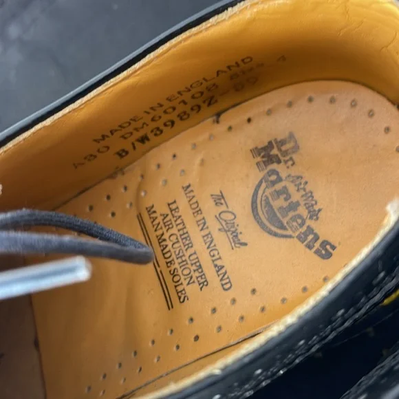 VINTAGE DR. MARTENS Black White Leather Wingtip Oxfords Made in England - Picture 11 of 13